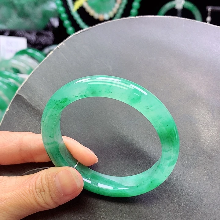 未镶嵌手镯石英质玉