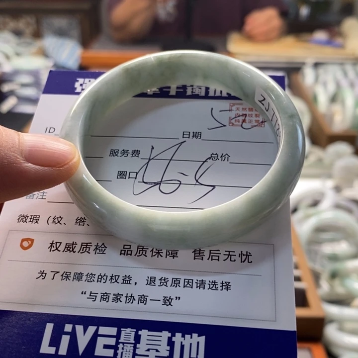 翡翠手镯未镶嵌翡翠手镯未镶嵌