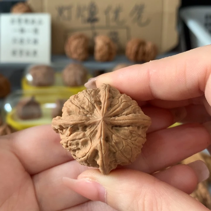 九***梢文玩核桃吊坠异形单只，有瑕疵