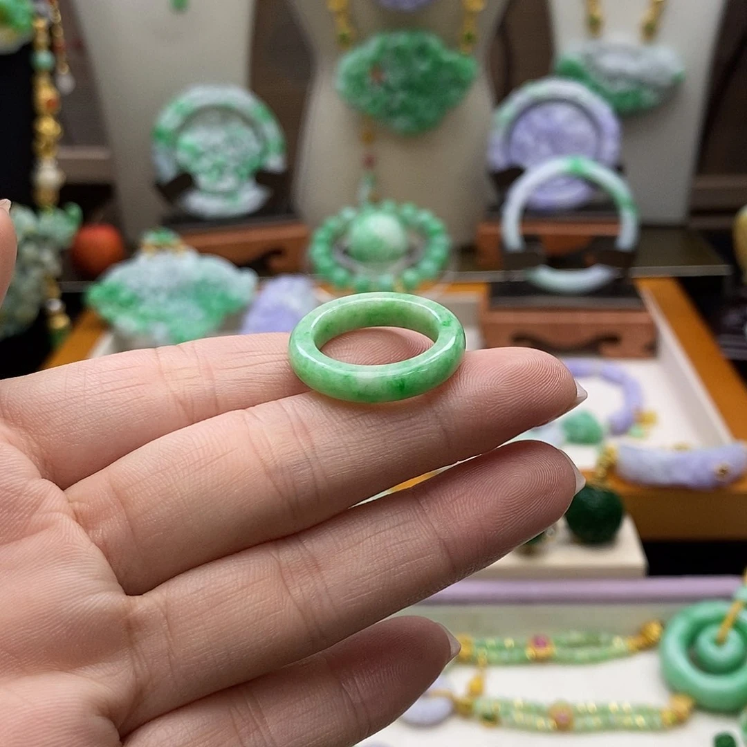 颈饰未镶嵌翡翠天然