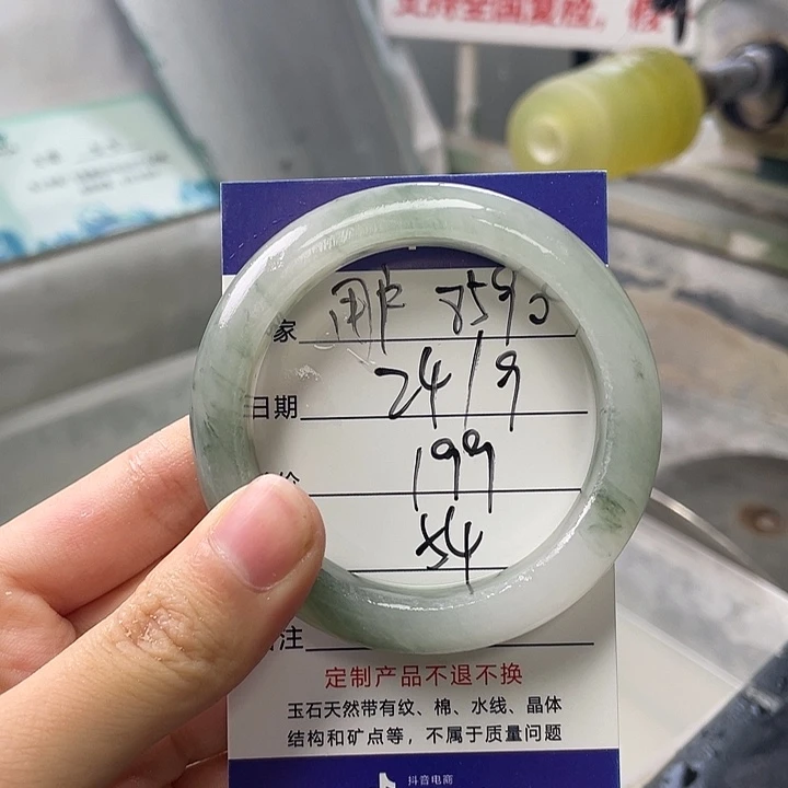 用***5未镶嵌手镯石英质玉定制