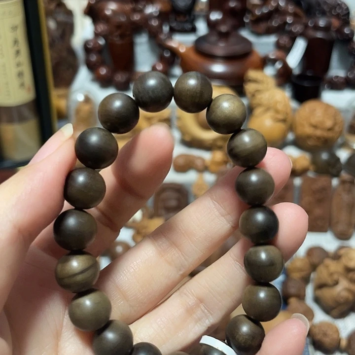 咖***檀香木其他1.0阴沉沉水带树结13颗保真印度老山