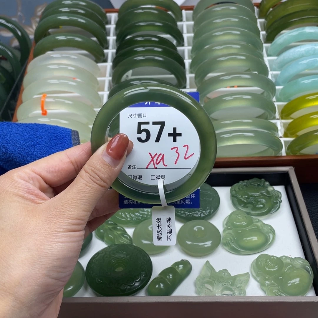 未镶嵌蛇纹石玉手镯奶**