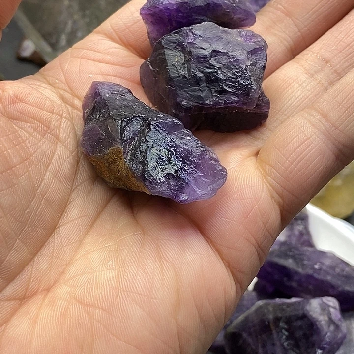 红***花水晶未镶嵌珠宝半成品
