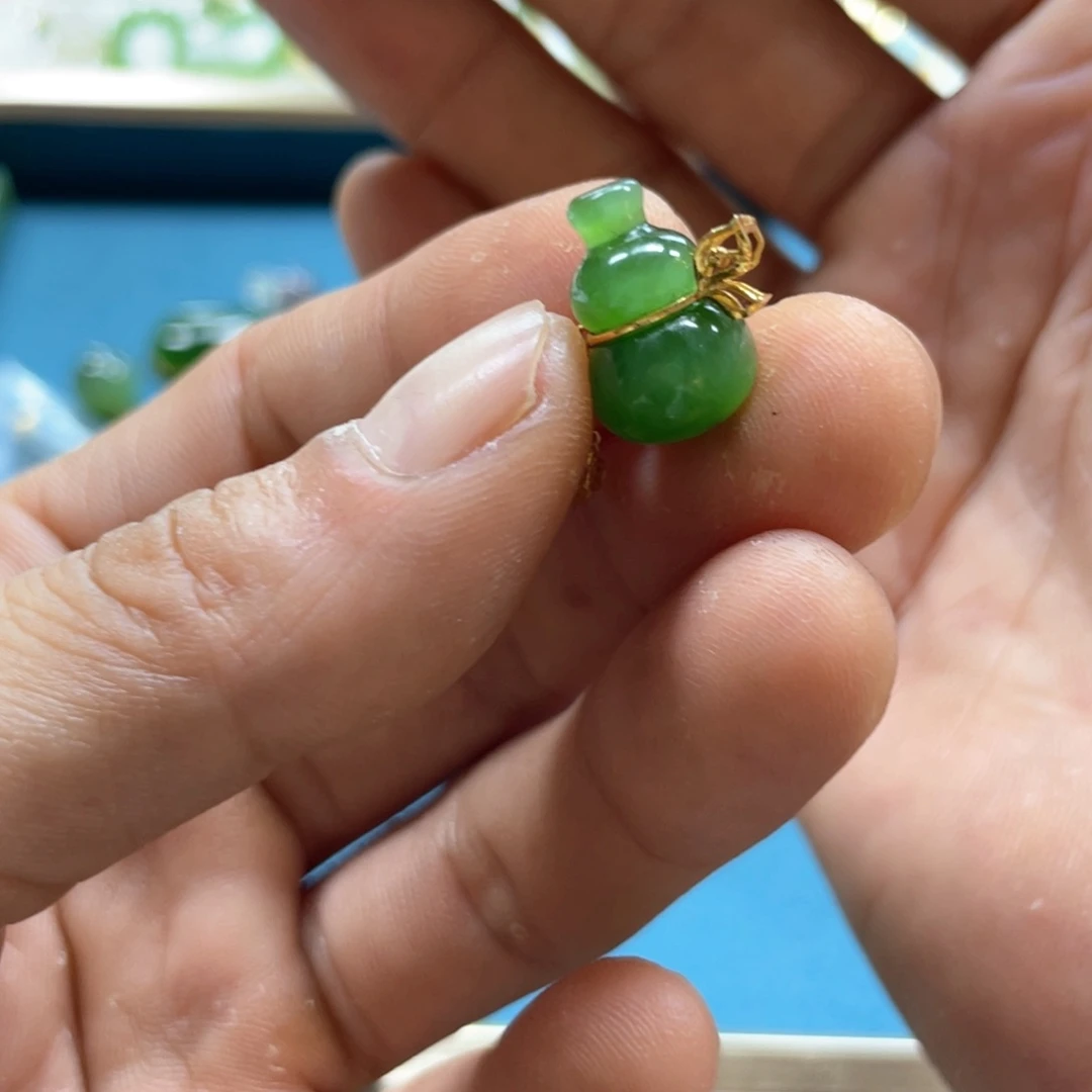 和田玉18K金镶嵌颈饰