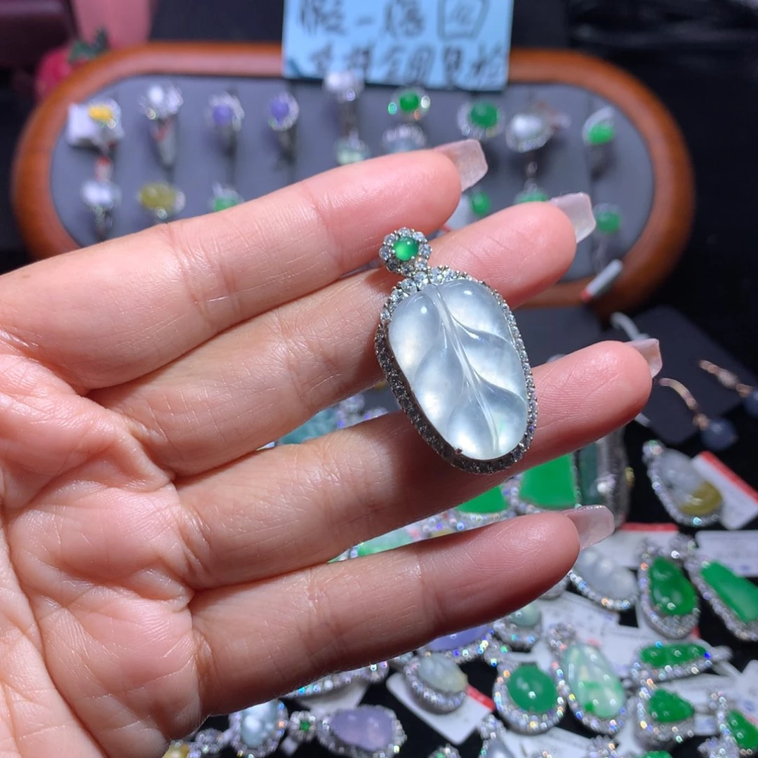 翡翠颈饰银S925镶嵌天然翡翠A货缅料高冰叶子吊坠