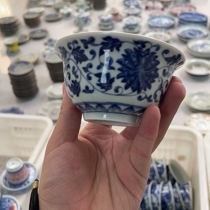 瓷片景德镇青花缠枝莲主人杯