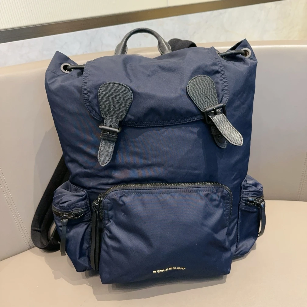 95新 BURBERRY/博柏利 深蓝色双肩包 1538 4651