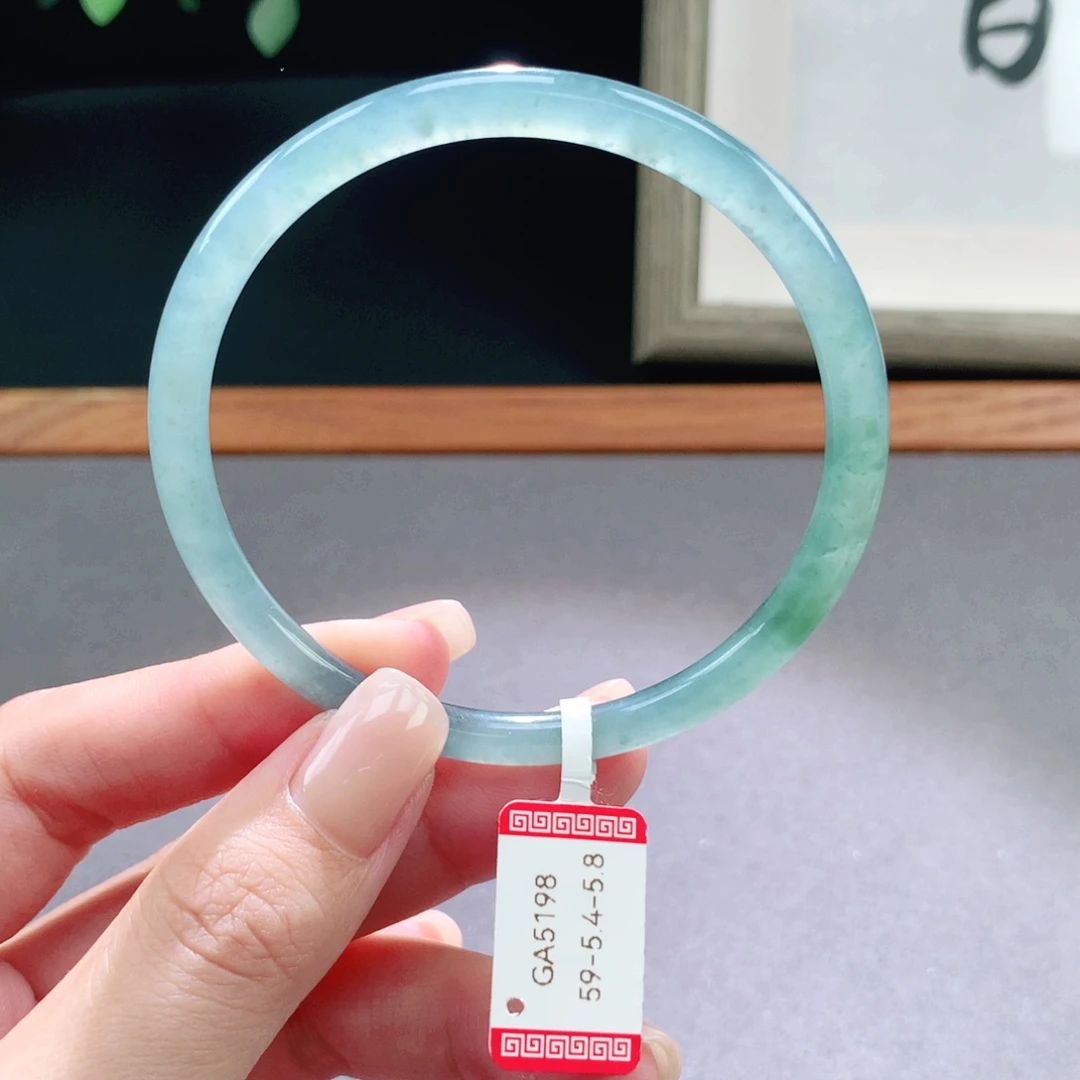 翡翠手镯未镶嵌天然翡翠手镯