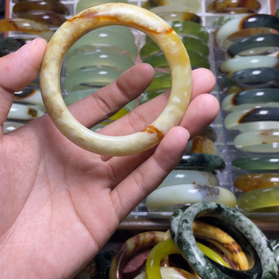 蛇纹石玉未镶嵌手镯