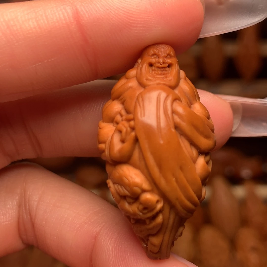 把件橄榄核强招恶僧