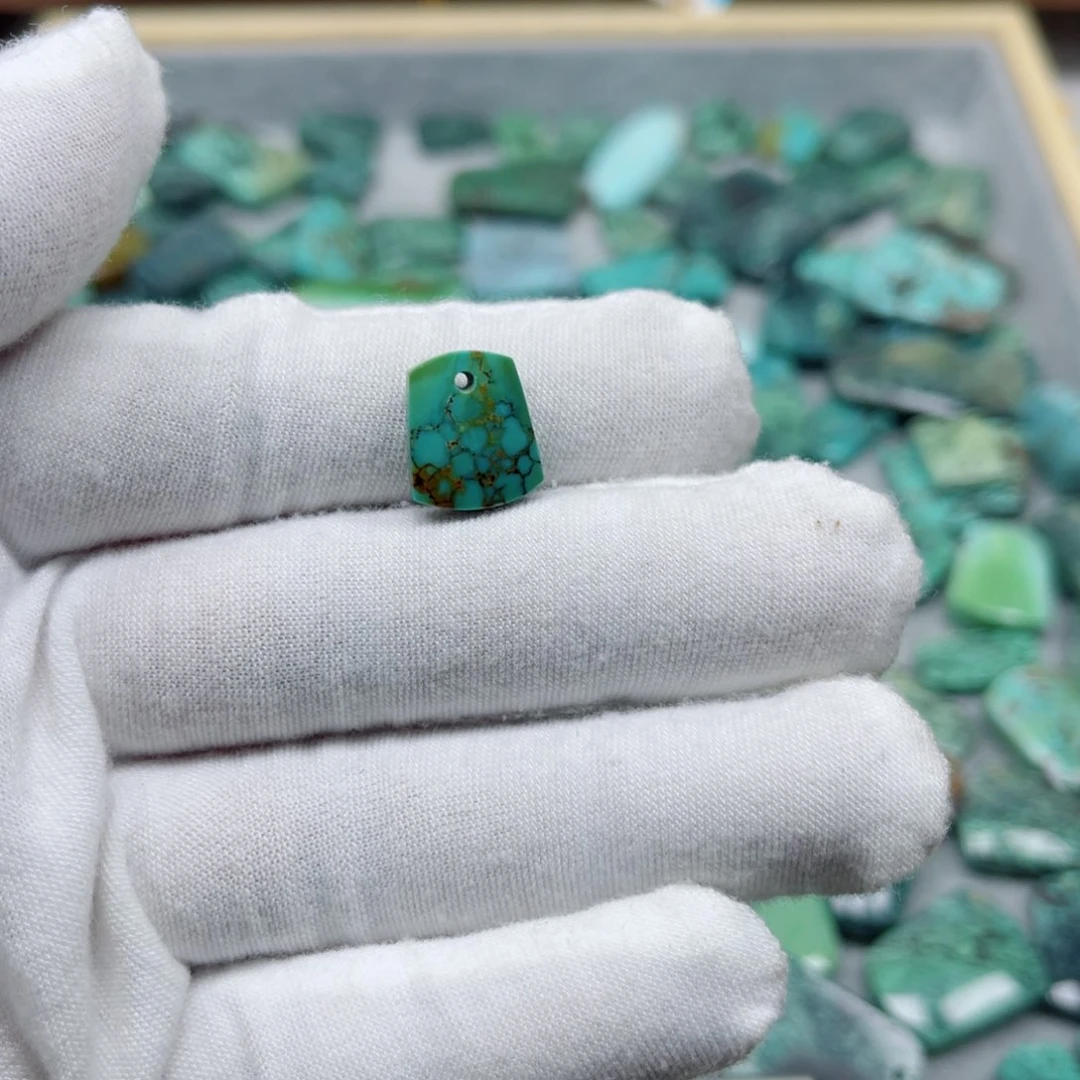 绿松石未镶嵌挂件