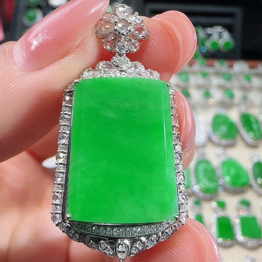 翡翠吊坠(不含链)18K金镶嵌