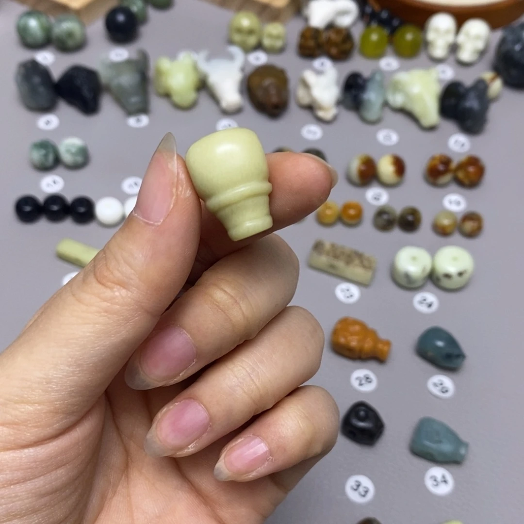 蛇纹石玉合金配饰奔*