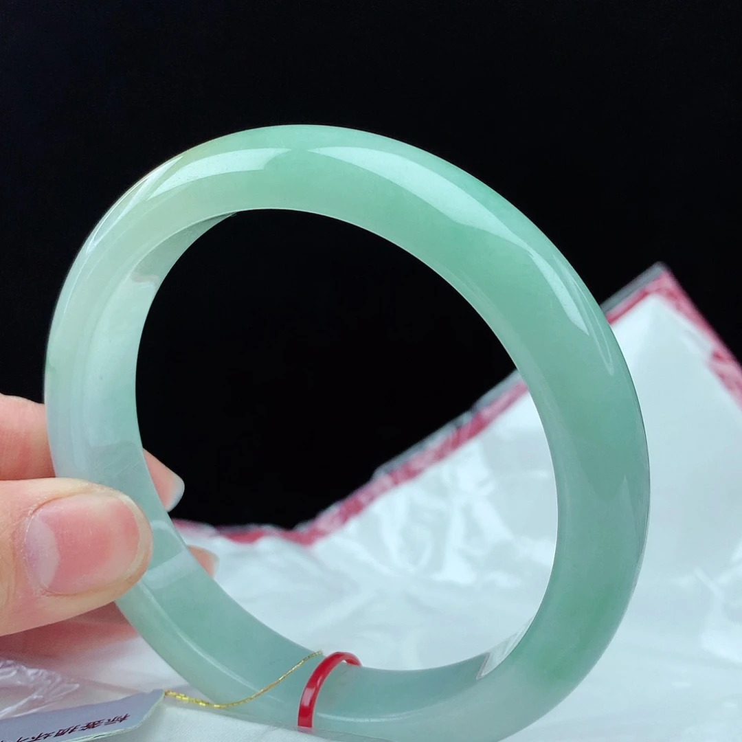 翡翠手镯未镶嵌金****优64圈4063