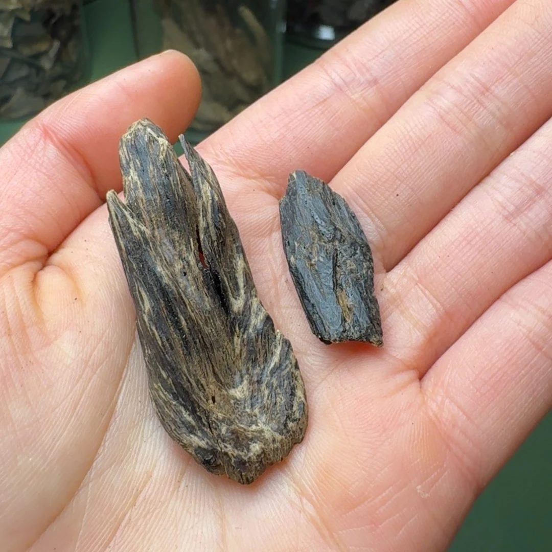 沉香手把件流***N海南天然野尖峰岭沉香沉水包头老香块料4克