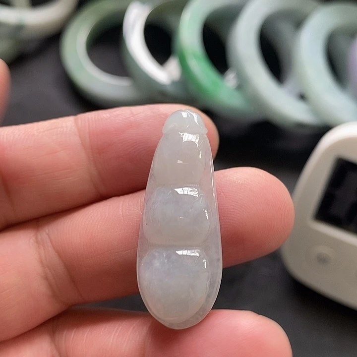 绿***想翡翠未镶嵌颈饰豆