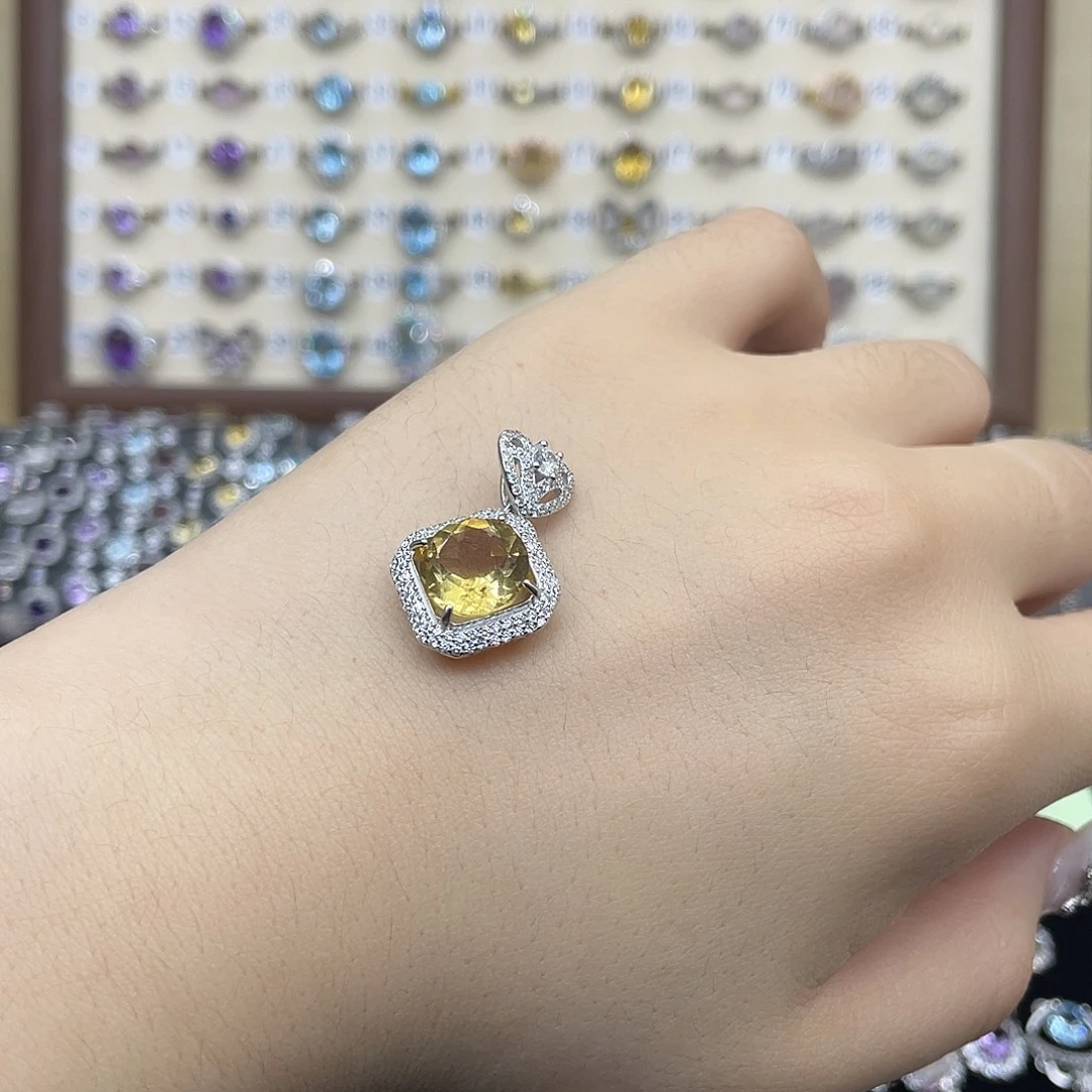 王****颈饰银S925镶嵌黄晶
