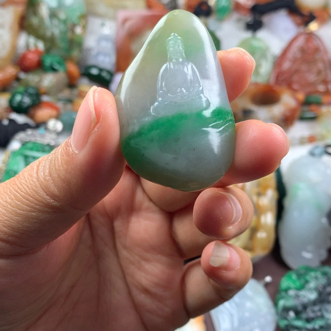 深***兔翡翠未镶嵌颈饰挂件