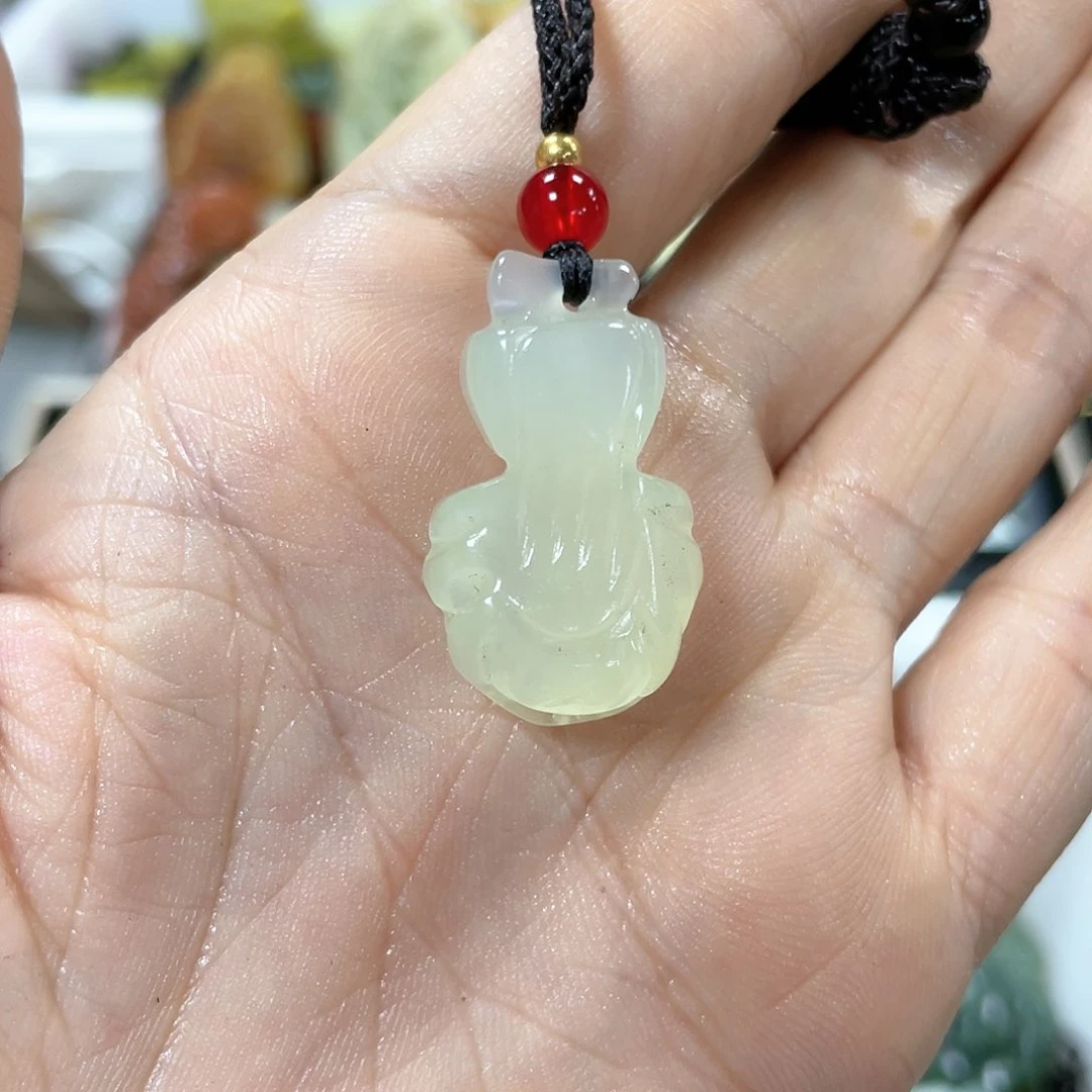 蛇纹石玉颈饰合金