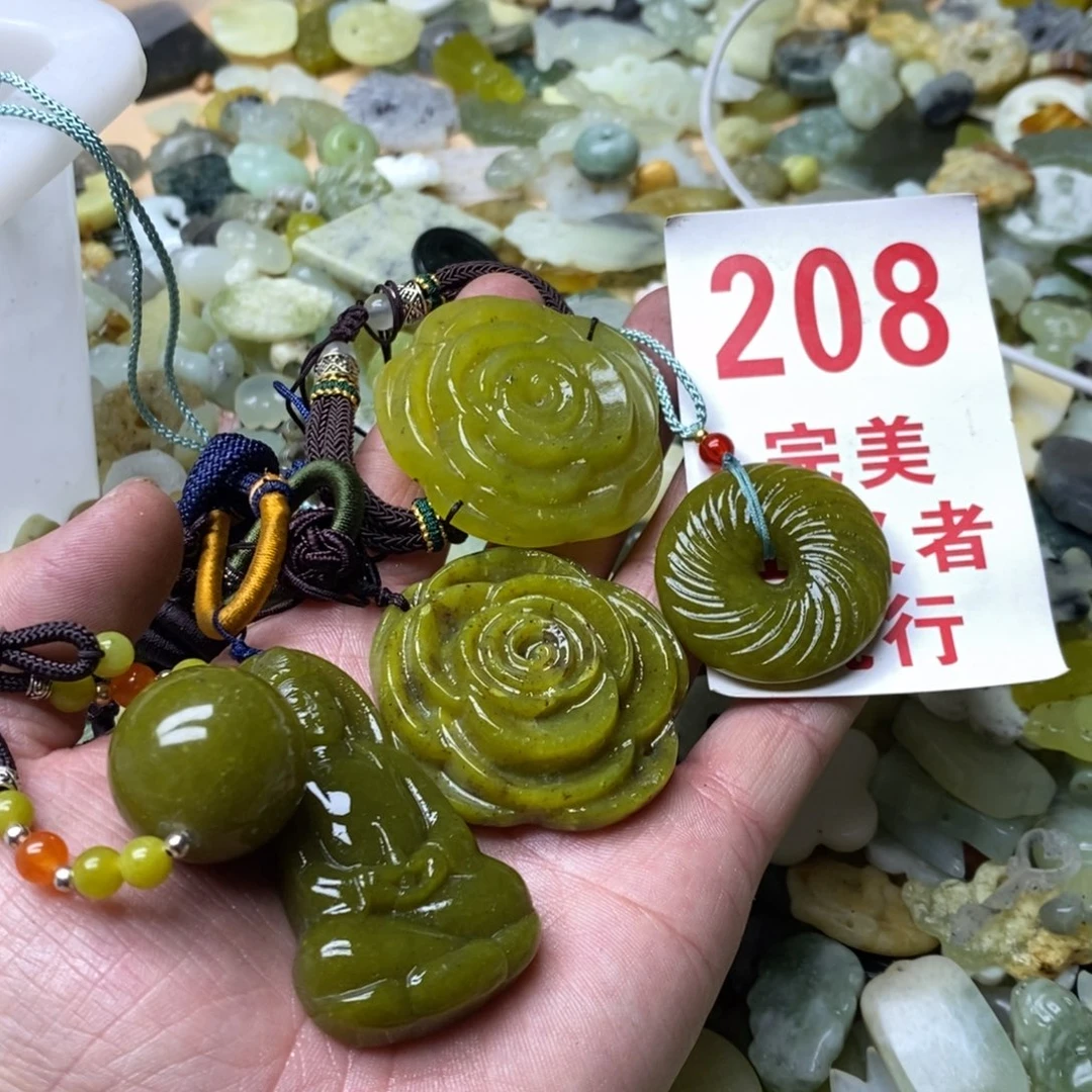 蛇纹石玉挂坠未镶嵌