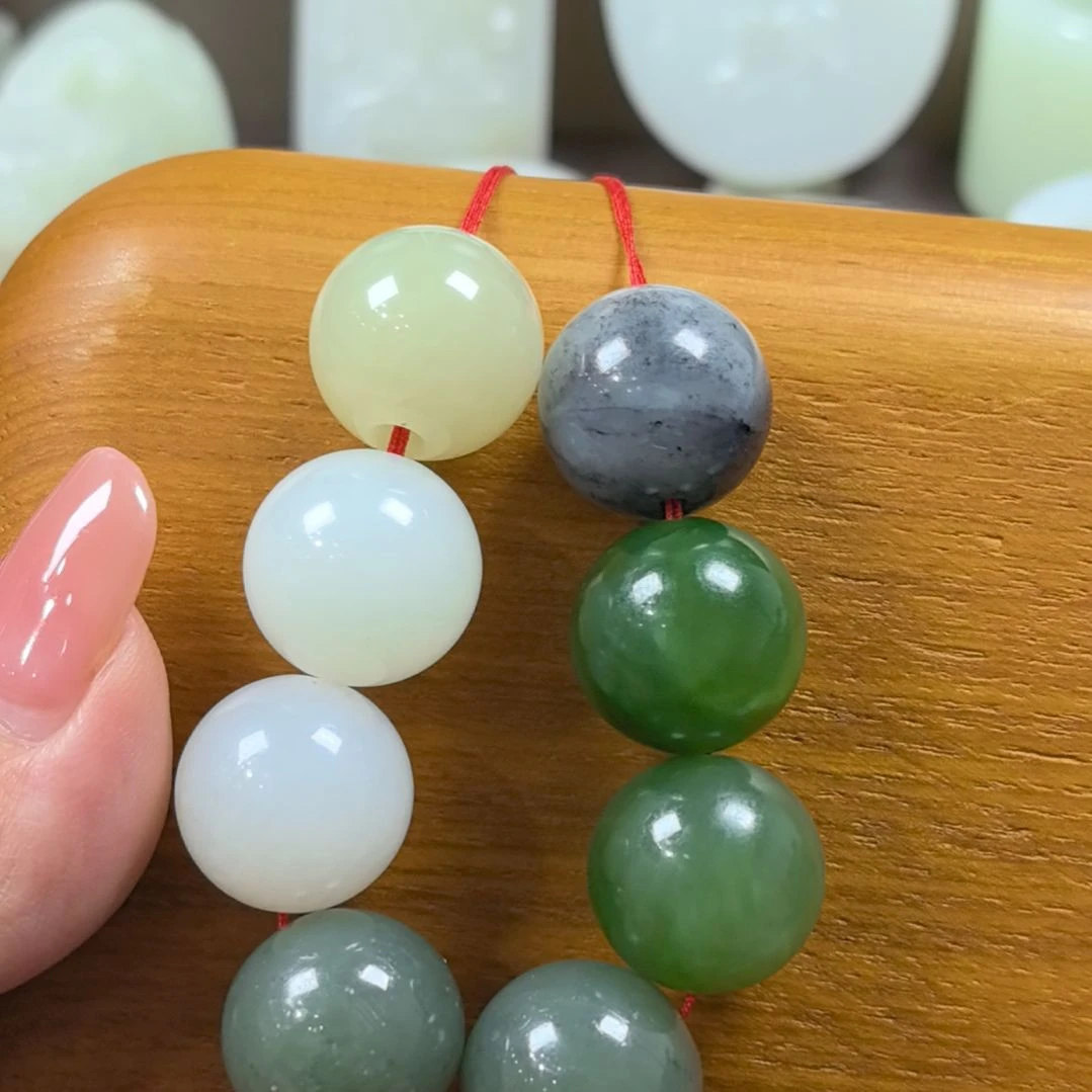 马***丁和田玉未镶嵌手串