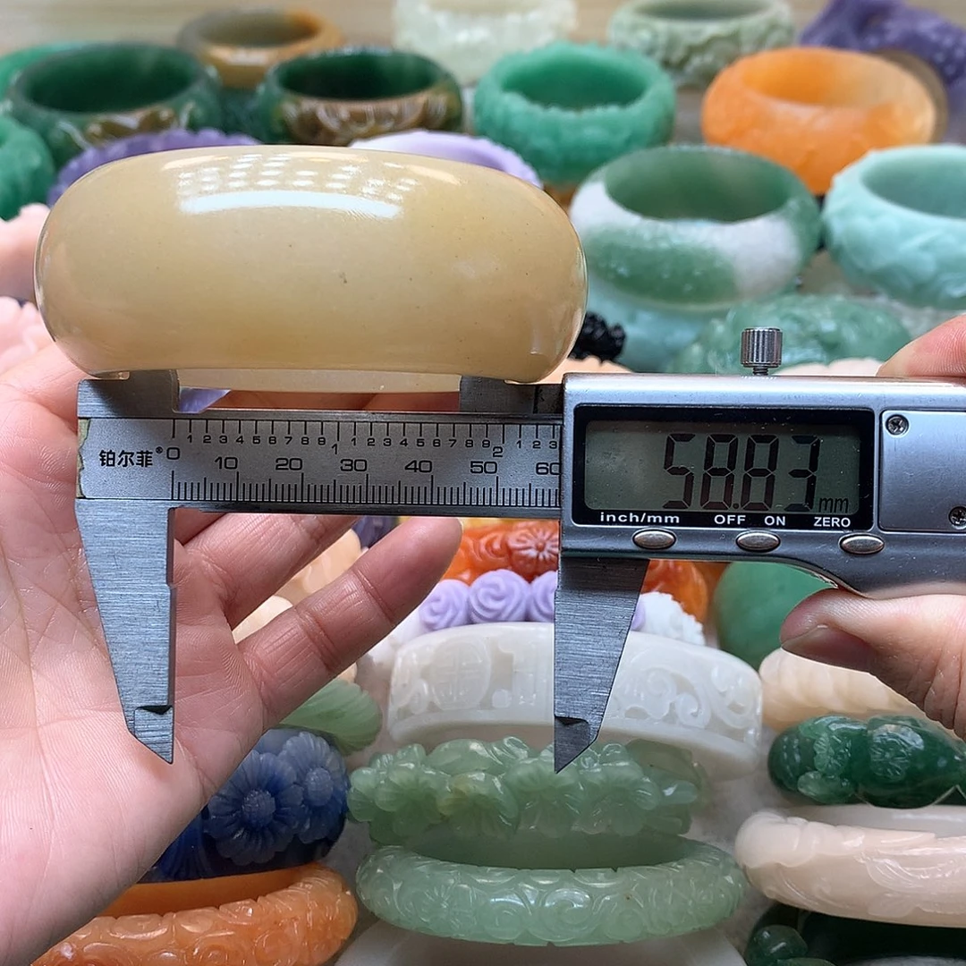 未镶嵌手镯石英质玉