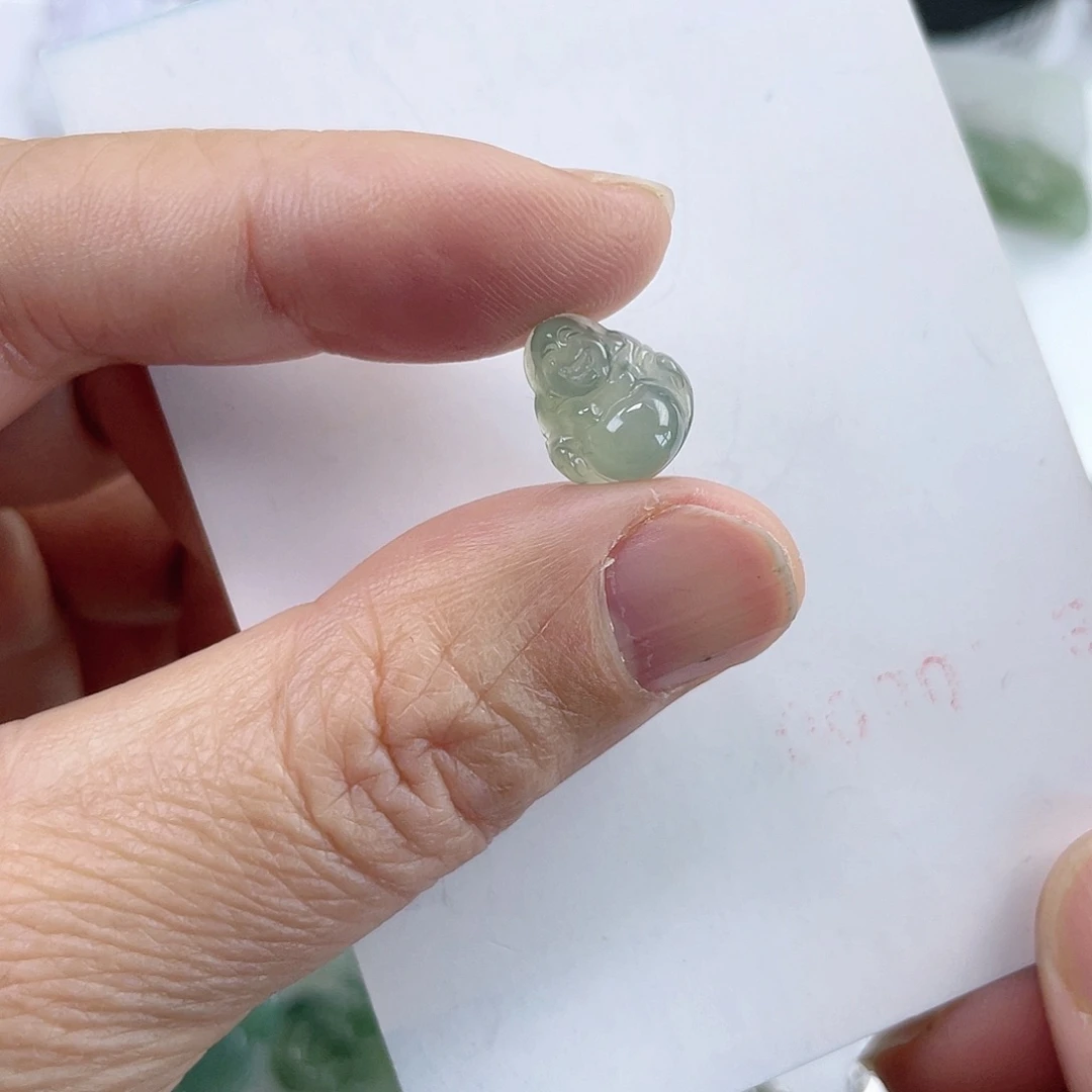 翡翠颈饰未镶嵌小佛公