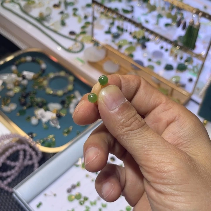 和田玉18K金镶嵌颈饰