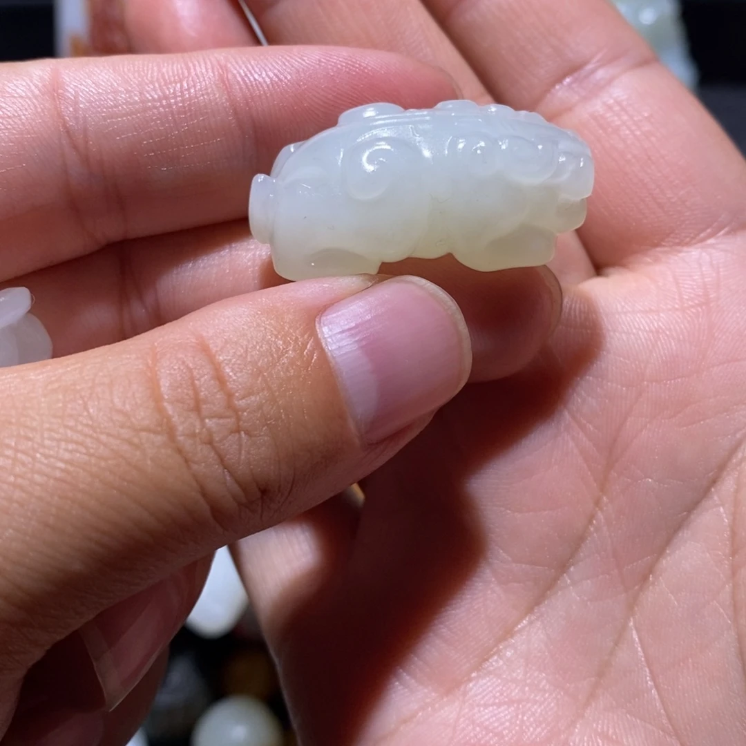 *****和田玉未镶嵌颈饰