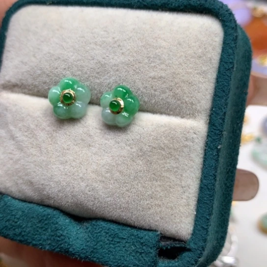 颈饰18K金镶嵌翡翠