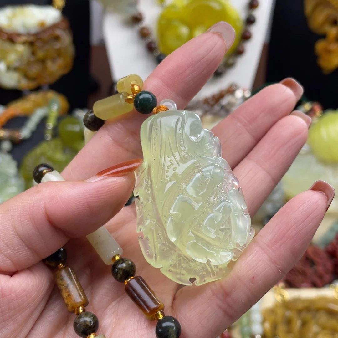 未镶嵌蛇纹石玉颈饰