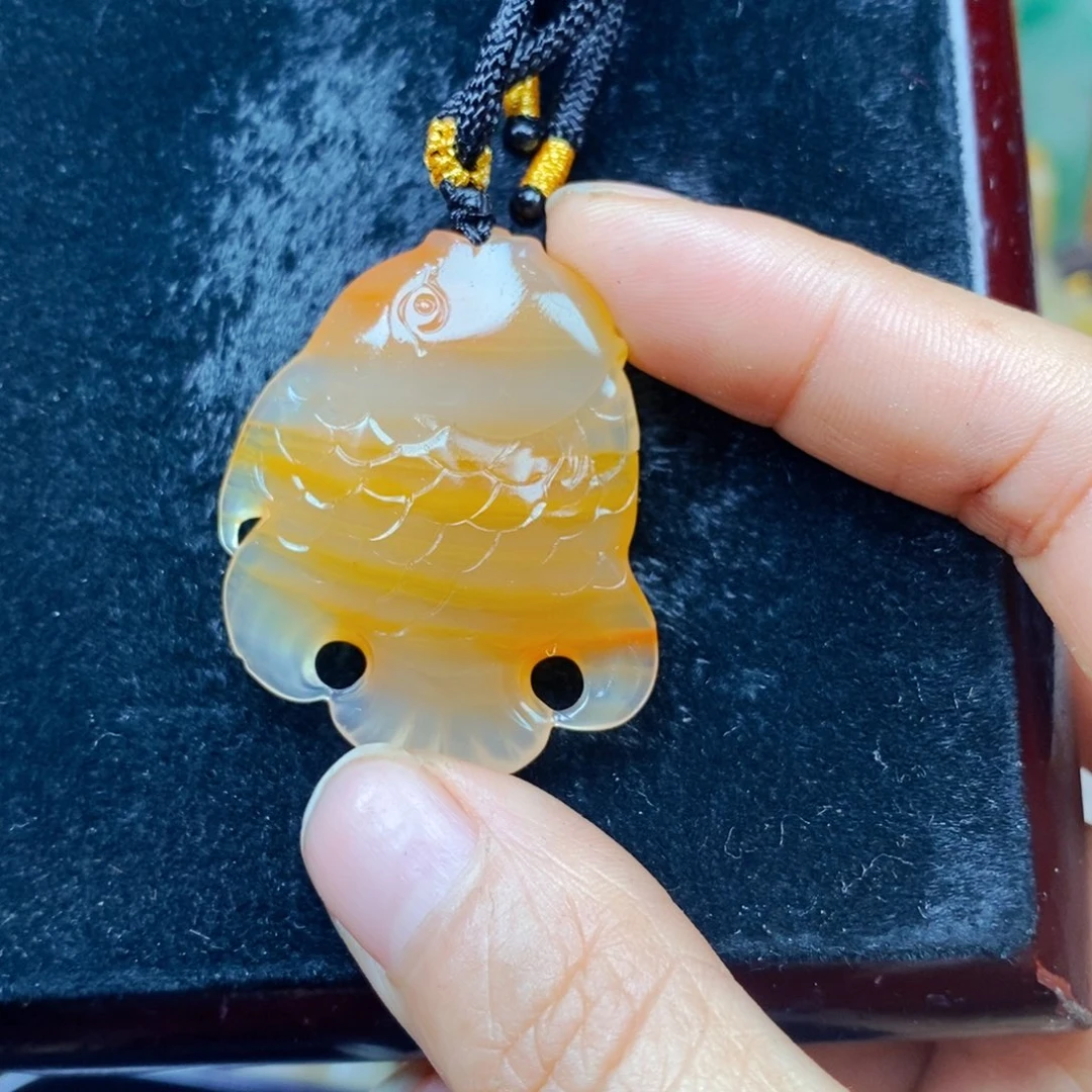 石英质玉（黄龙玉）未镶嵌颈饰