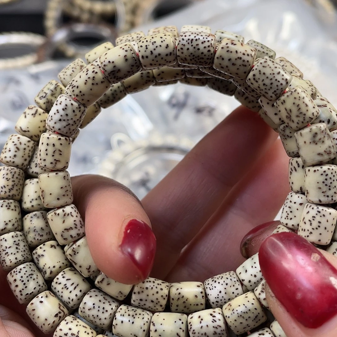 吊坠星月菩提石玉料大长腿一物一图直径7高8