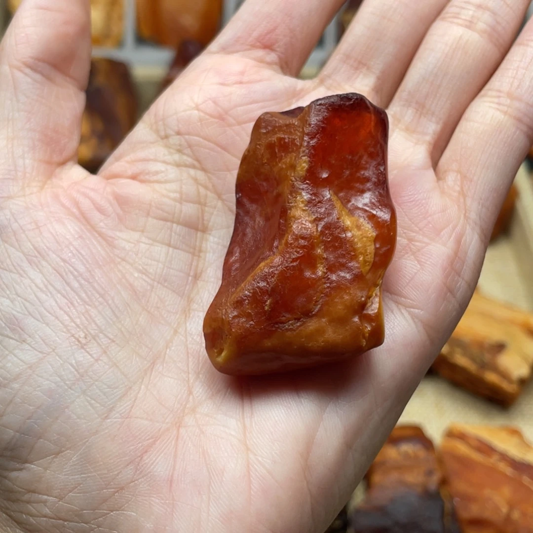 未镶嵌琥珀珠宝奇石