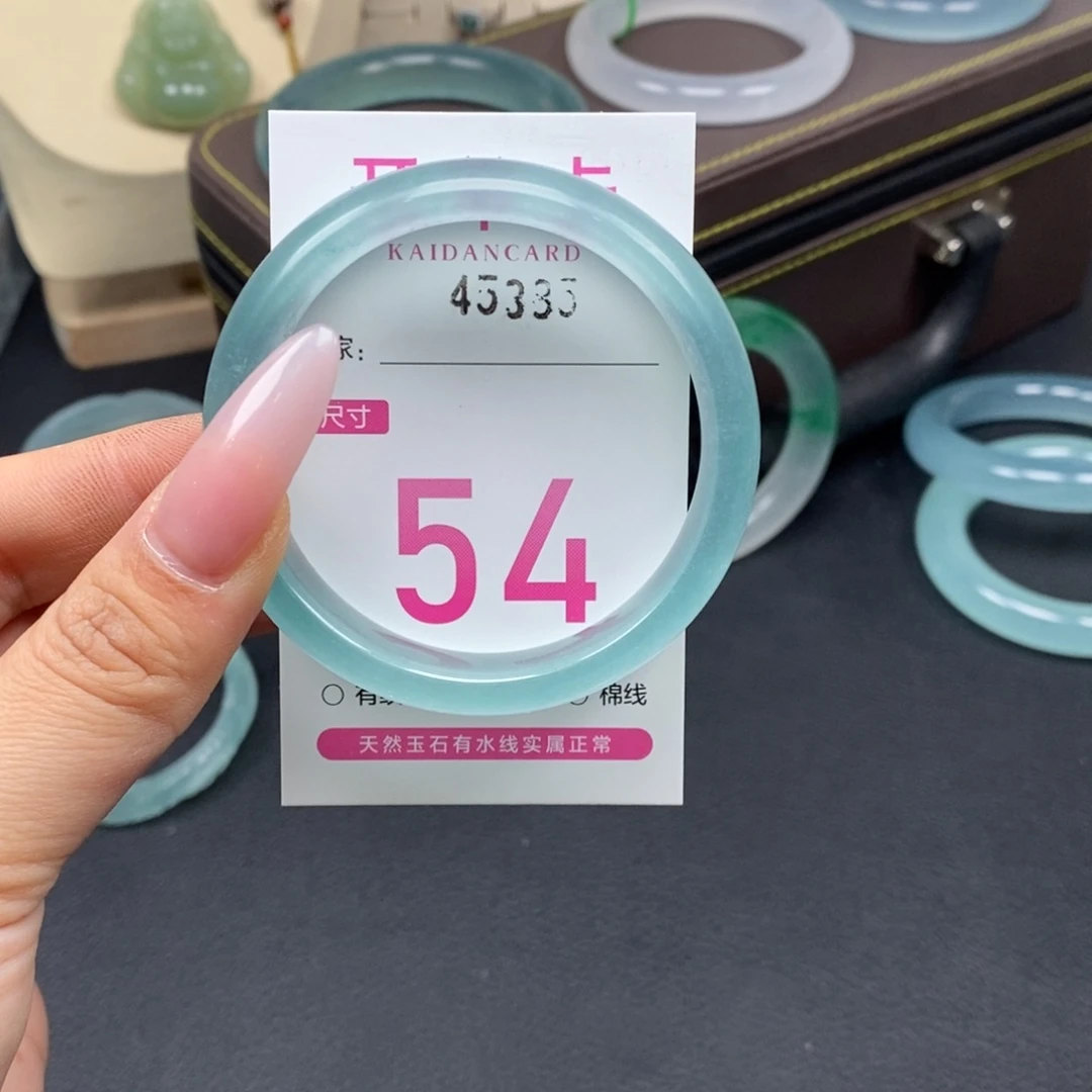 罗***妃石英质玉未镶嵌手镯