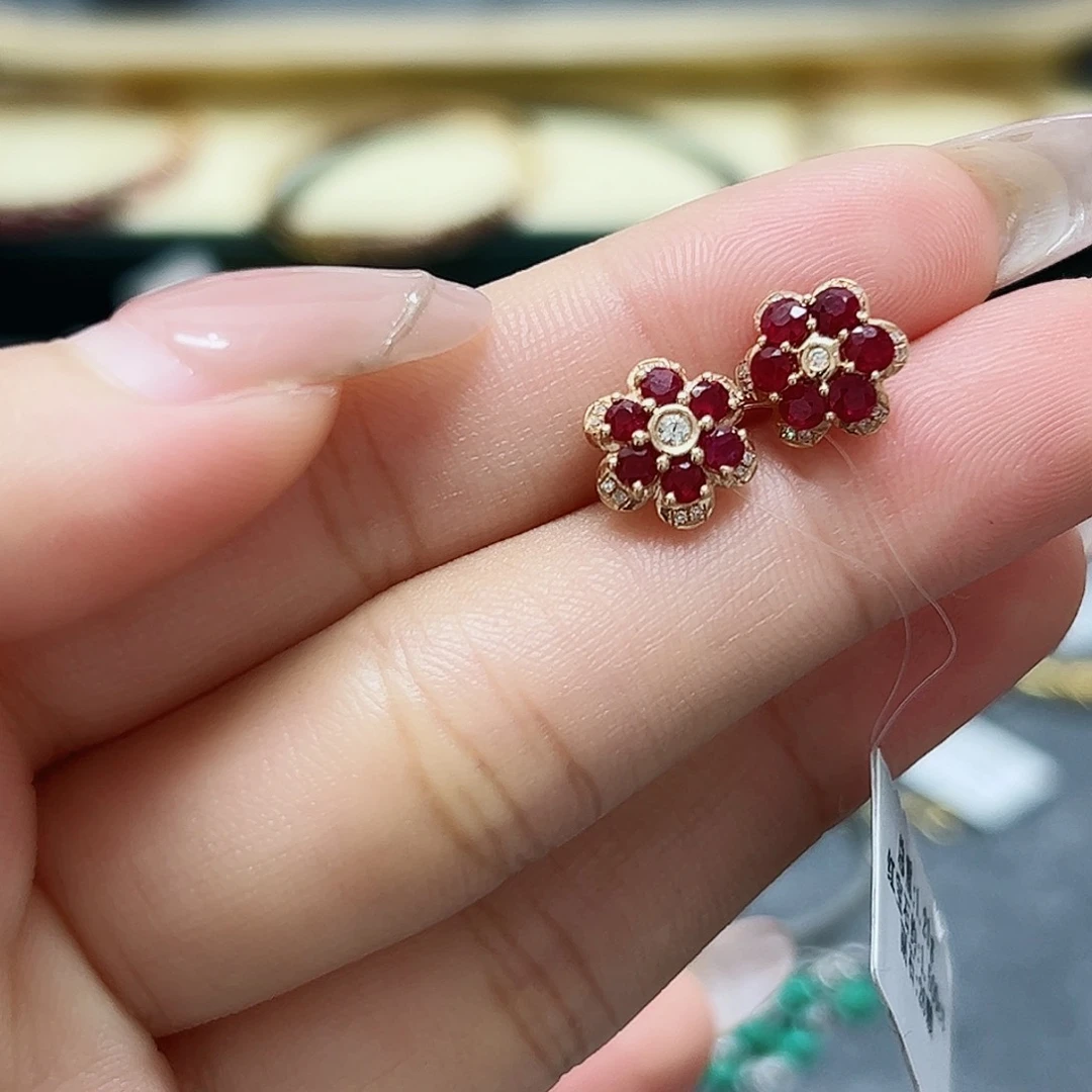 耳饰18K金镶嵌红宝石