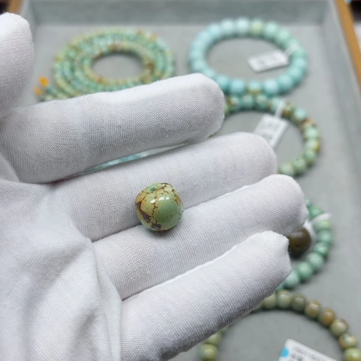 绿松石未镶嵌挂件