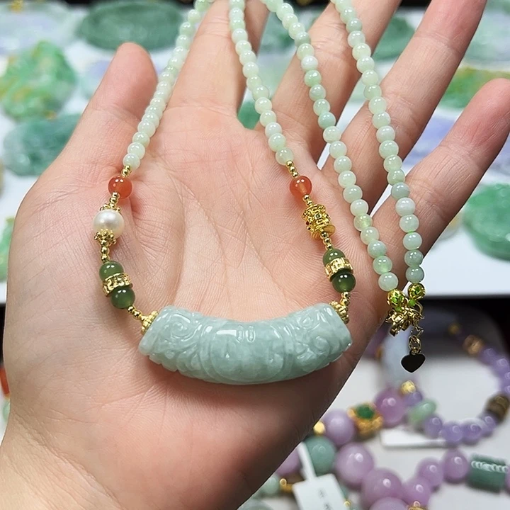 翡翠未镶嵌颈饰吊坠