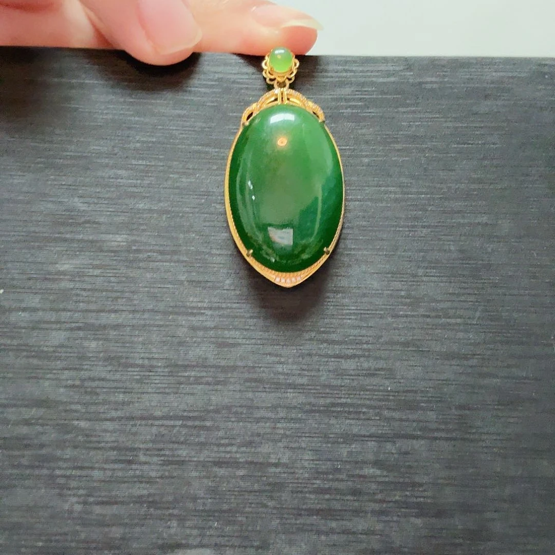 颈饰18K金镶嵌和田玉仓库