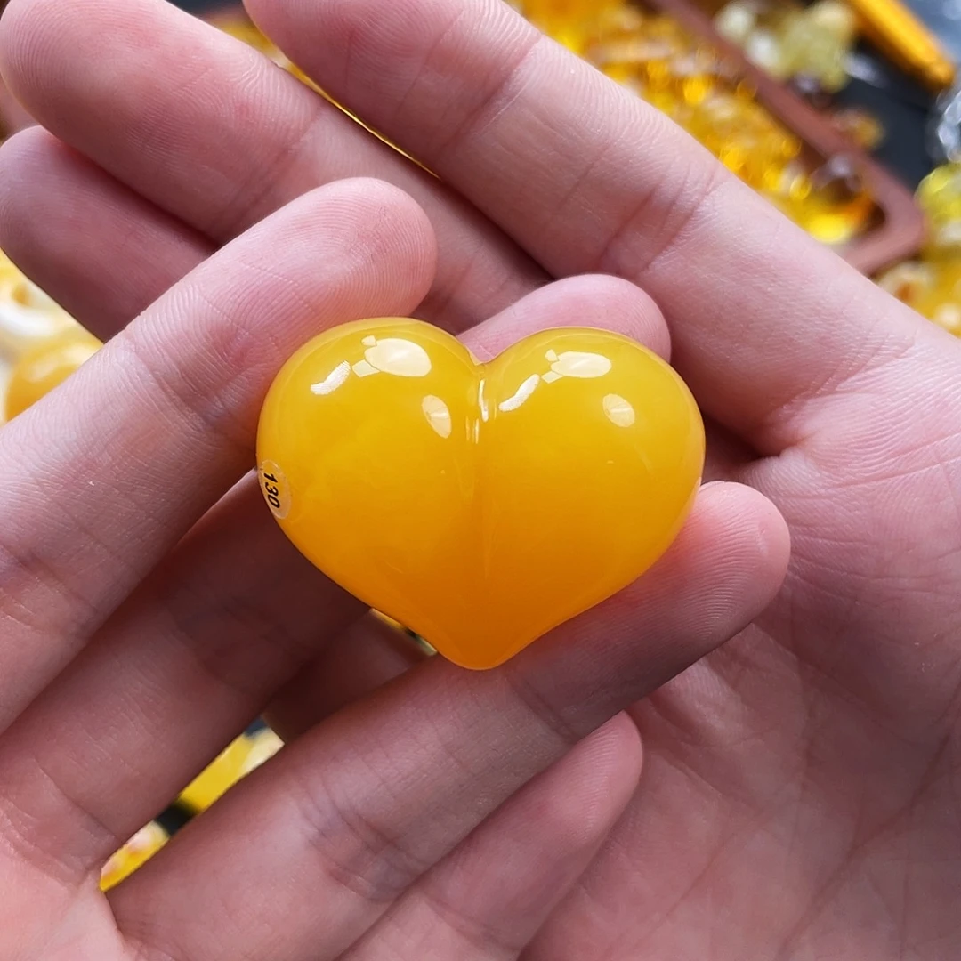 未镶嵌琥珀珠宝奇石