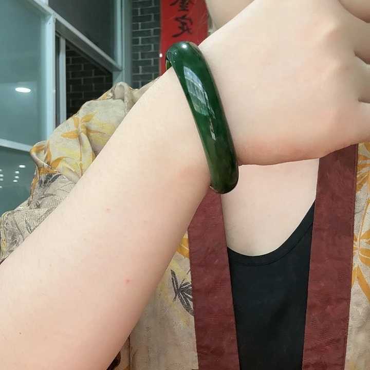 静***静未镶嵌手镯和田玉