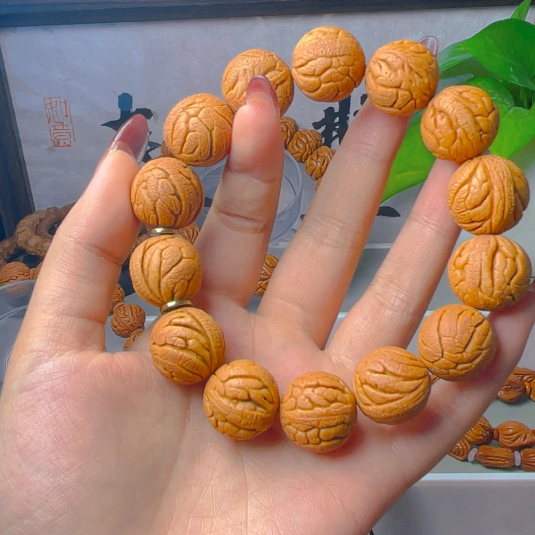 冷***。秦岭龙纹桃核手串