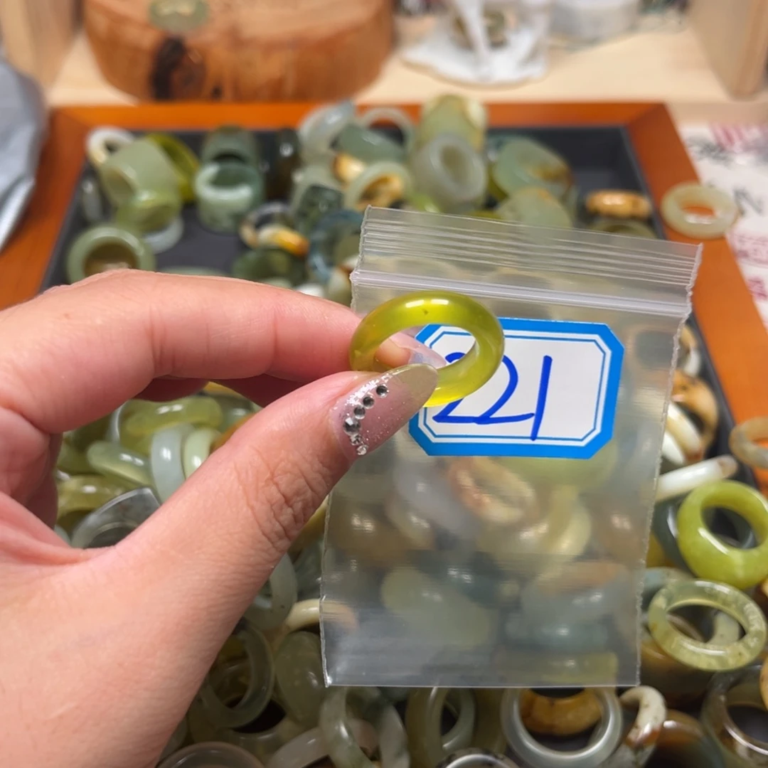 暮***L蛇纹石玉未镶嵌珠宝奇石