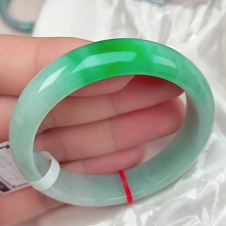 未镶嵌手镯翡翠51～52飘阳绿手镯