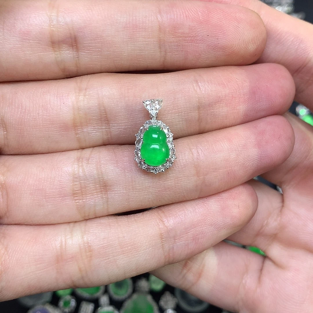 翡翠18K金镶嵌吊坠(不含链)正阳绿葫芦