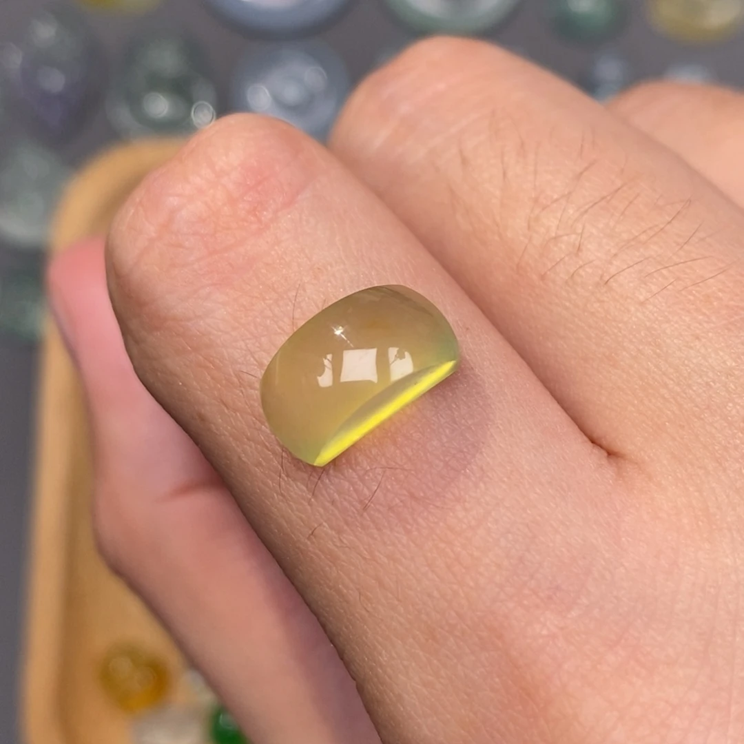 翡翠未镶嵌颈饰马鞍