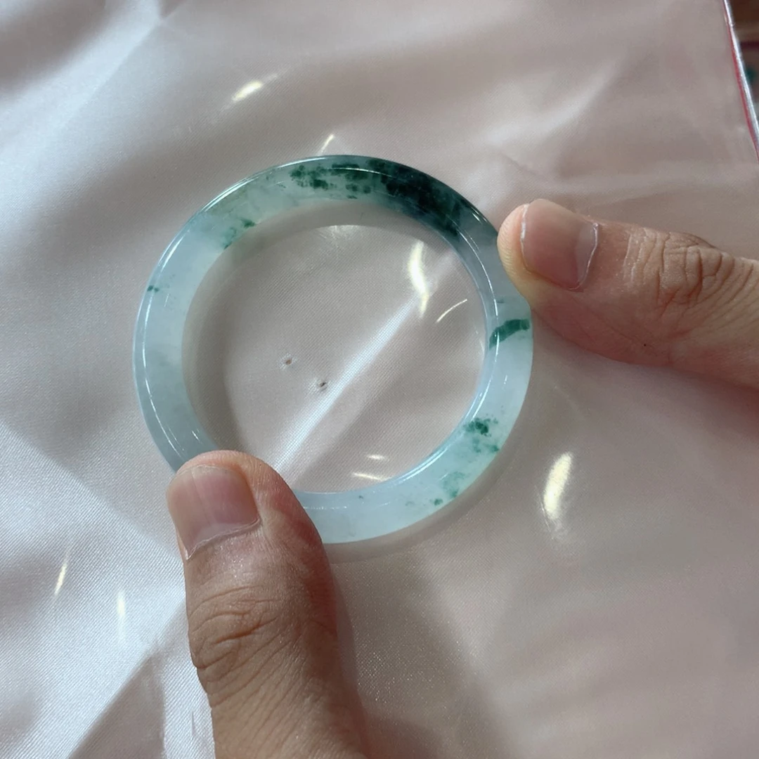 翡翠手镯未镶嵌买断有纹裂