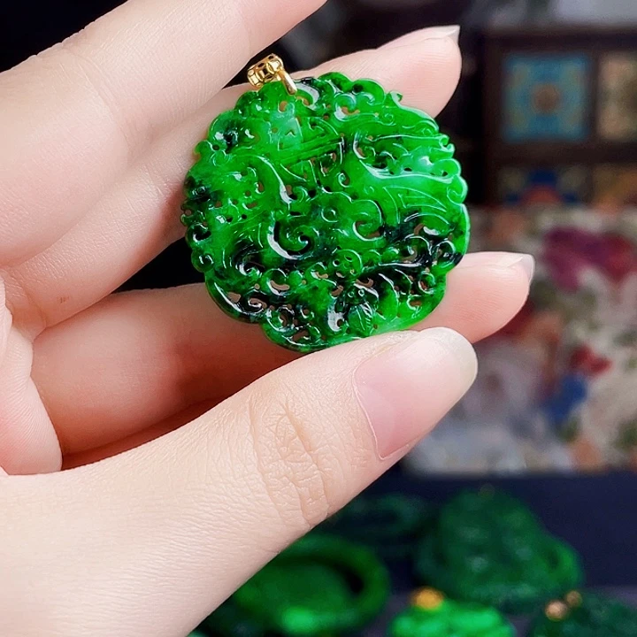 翡翠18K金镶嵌颈饰多样性