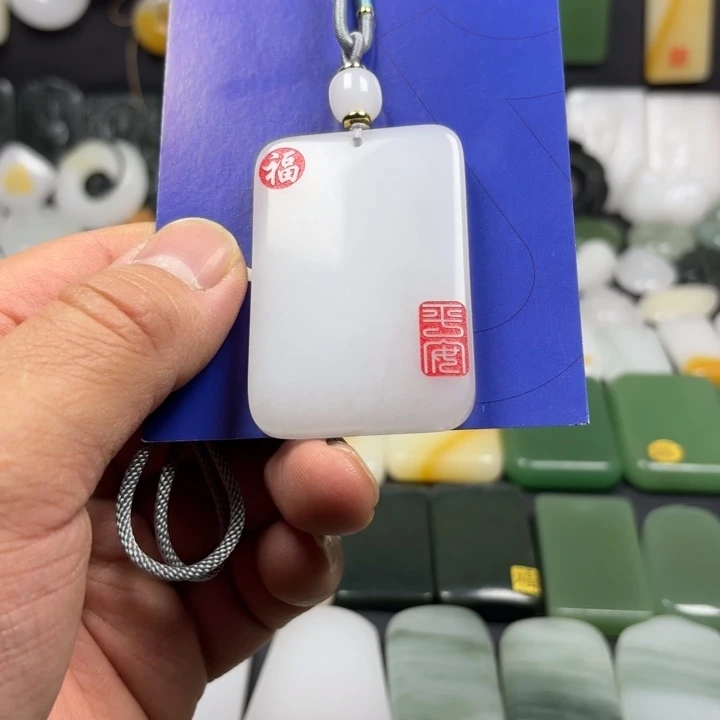 石英质玉（金丝玉）未镶嵌颈饰